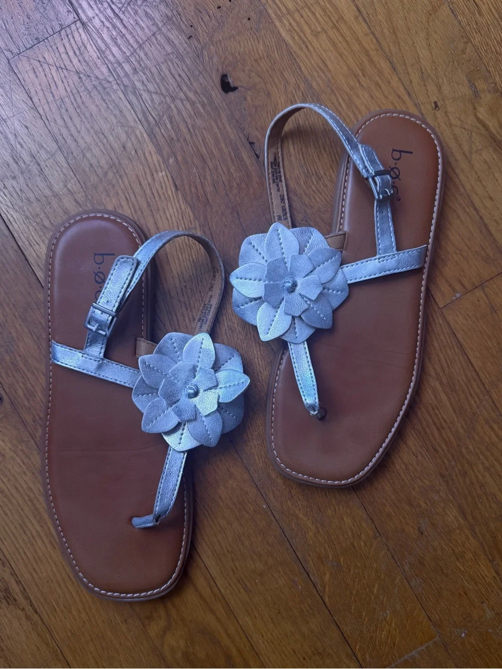 B.O.C. Silver boho metallic leather floral strappy sandals 8M